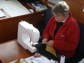 Tineke naait vlug gastenvlag