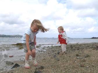 Paimpol, kleinkinderen op strand